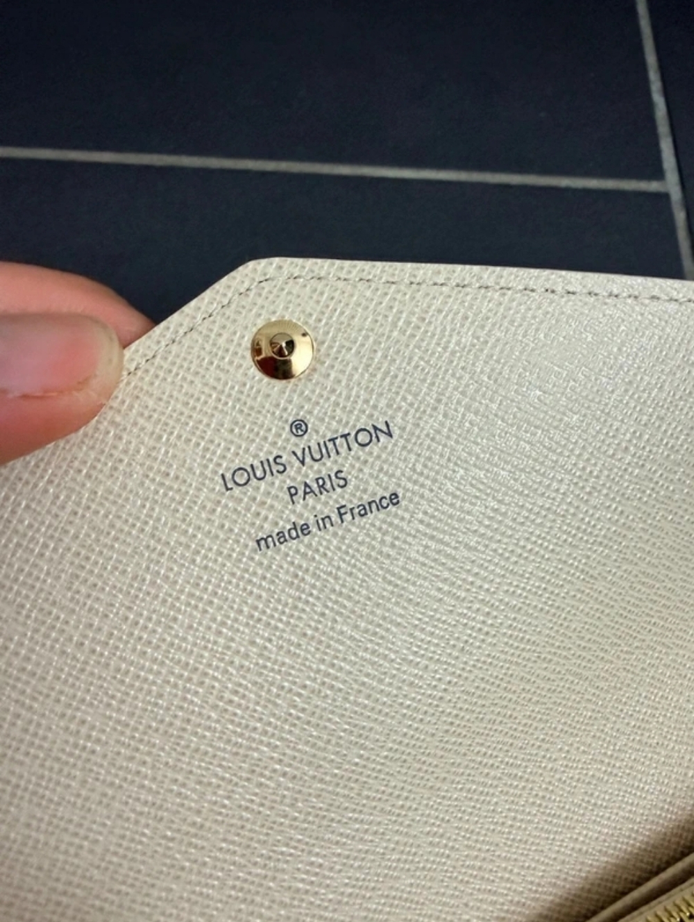 Louis Vuitton Sarah Wallet - Picture 10 of 14